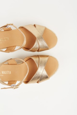 Carina Oro | Golden Wedge Sandals