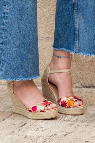 Camelia Peep Toe | Cuñas Bordadas